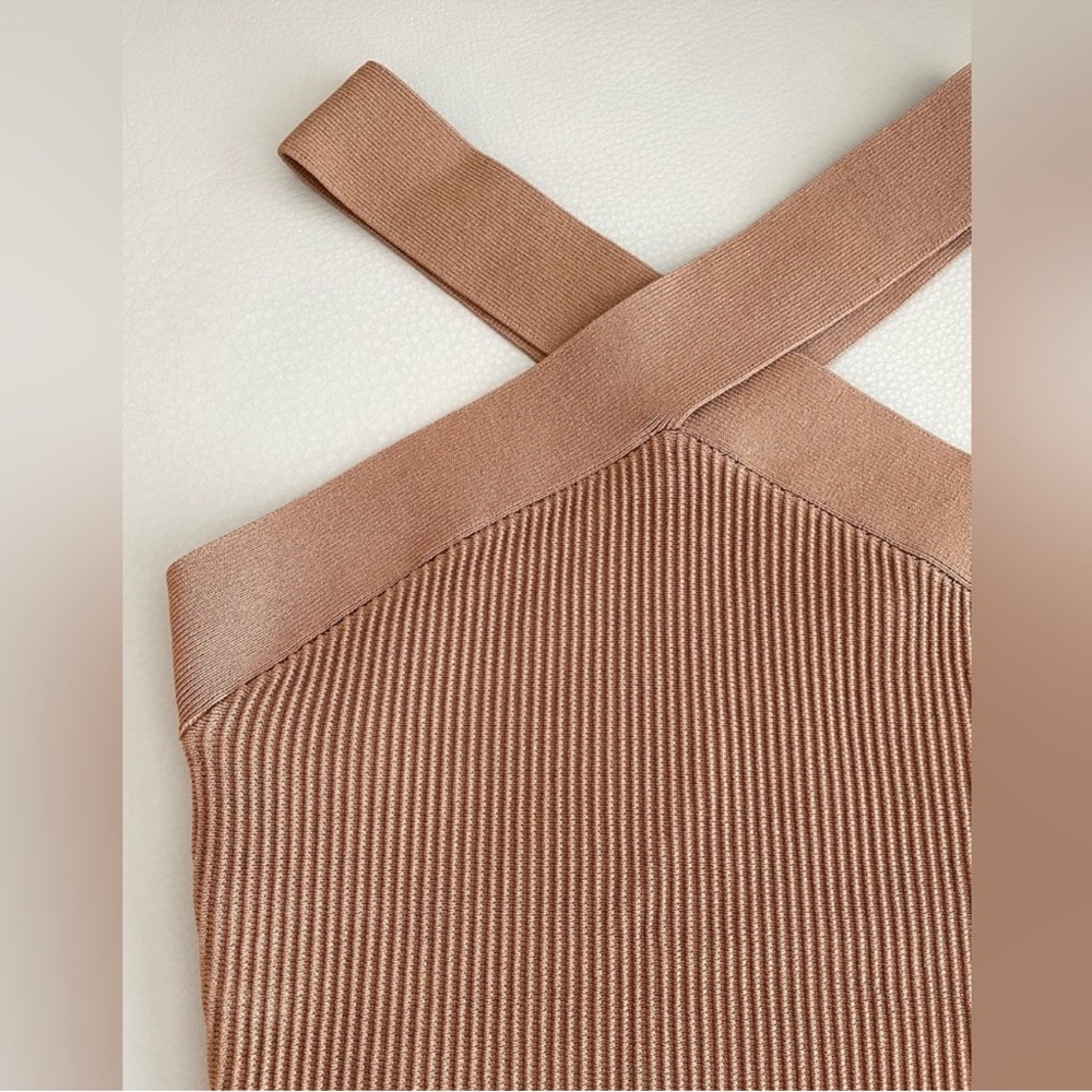 Aritzia BABATON Sculpt Criss Cross Top